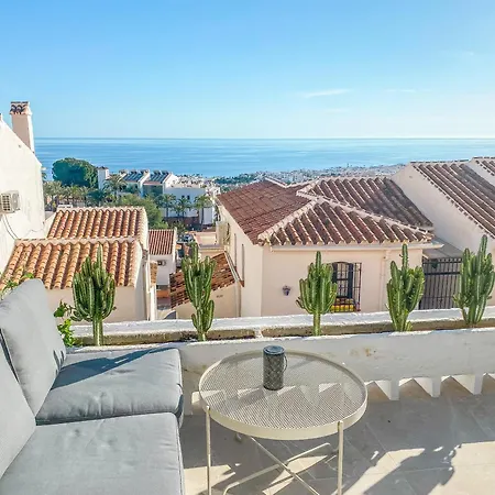 Apartment Newly Renovated In With Huge Pool *